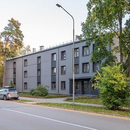 Peaceful 1-Bedroom Apartment In 100M From Beach, Free Street Parking, Near Forest Park Jūrkalne Eksteriør bilde