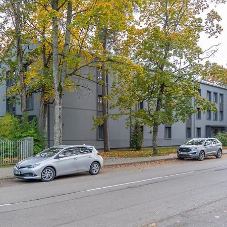 Peaceful 1-Bedroom Apartment In 100M From Beach, Free Street Parking, Near Forest Park Jūrkalne Eksteriør bilde