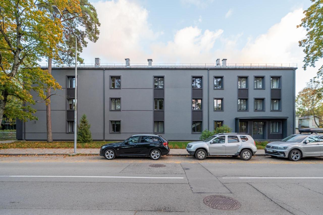 Peaceful 1-Bedroom Apartment In 100M From Beach, Free Street Parking, Near Forest Park Jūrkalne Eksteriør bilde