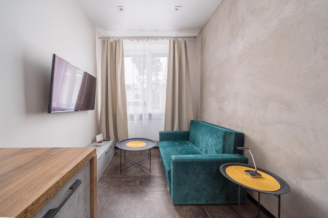 Peaceful 1-Bedroom Apartment In 100M From Beach, Free Street Parking, Near Forest Park Jūrkalne Eksteriør bilde