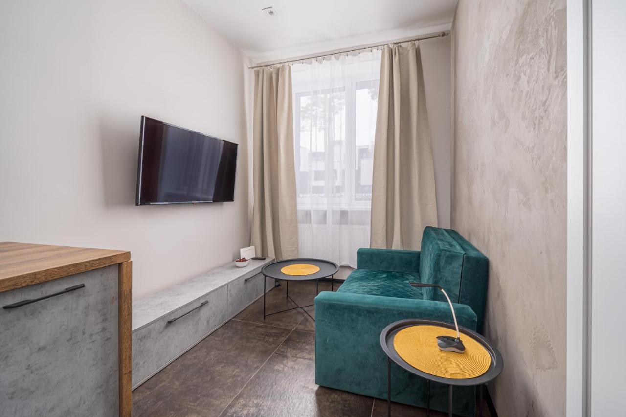 Peaceful 1-Bedroom Apartment In 100M From Beach, Free Street Parking, Near Forest Park Jūrkalne Eksteriør bilde
